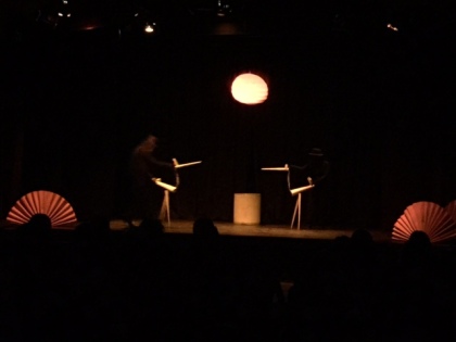 O espetáculo No espetáculo"Criaturas de papel", objetos tomaram forma no palco